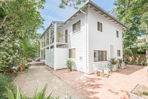 A PERFECT STAY - Beach Chalet - Grafton Accommodation 0