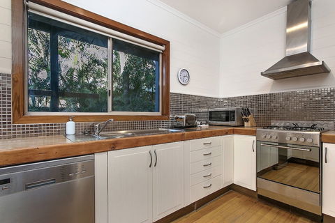 A PERFECT STAY - Beach Chalet - Grafton Accommodation 2