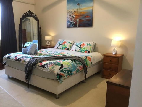 A Homestead On Market - Grafton Accommodation 6