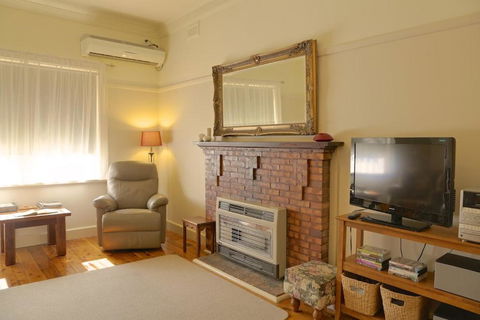 Holistic Haven - Grafton Accommodation 4