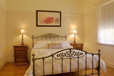 Holistic Haven - Grafton Accommodation 3