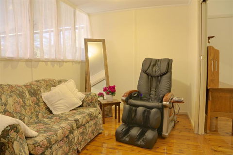 Holistic Haven - Grafton Accommodation 5