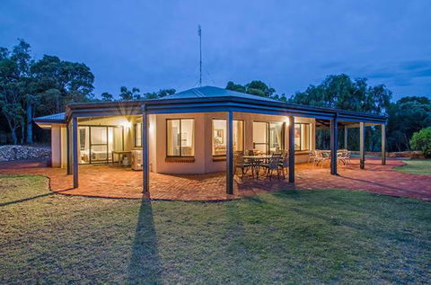 Yallingup Pet Friendly Bush Retreat - Grafton Accommodation 6