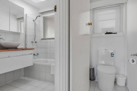 Long Beach House Apartments Sandy Bay - Grafton Accommodation 0