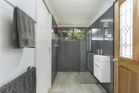 Mena Creek Flower House - Grafton Accommodation 6