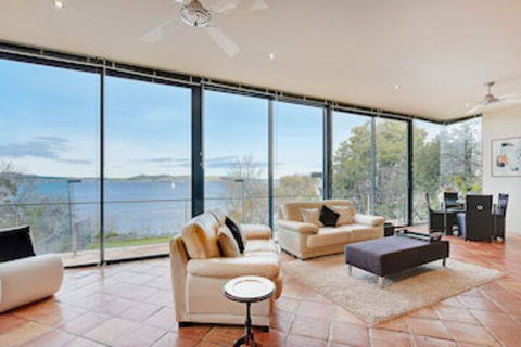 Kylakin On The Derwent River - Rejuvenate Stays - Grafton Accommodation 0