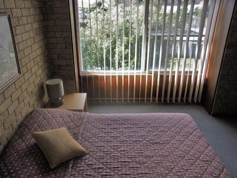 A Furnished Townhouse In Goulburn - Grafton Accommodation 3