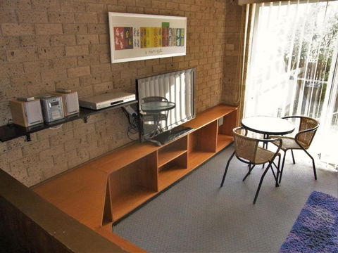 A Furnished Townhouse In Goulburn - Grafton Accommodation 1