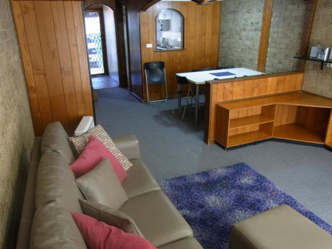 A Furnished Townhouse In Goulburn - Grafton Accommodation 4