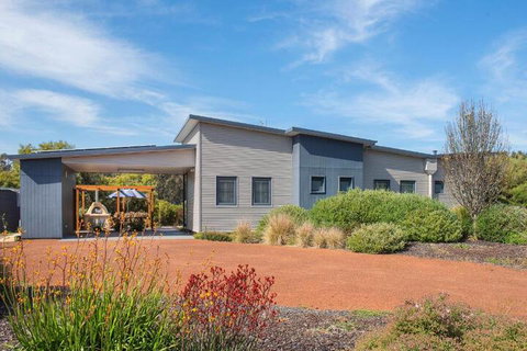 Wirraway Luxury Chalet - Grafton Accommodation 4