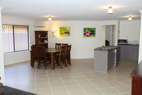 Byford House On The Scarp - Grafton Accommodation 6