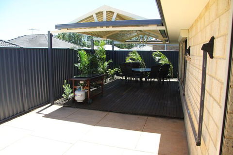 Byford House On The Scarp - Grafton Accommodation 1