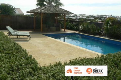 La Mer Home With A Pool - Grafton Accommodation 4