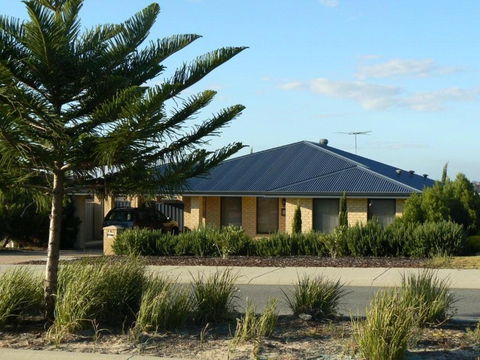 La Mer Home With A Pool - Grafton Accommodation 3