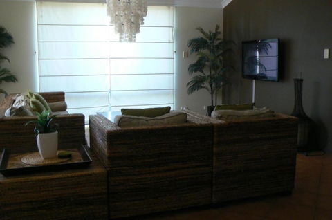 La Mer Home With A Pool - Grafton Accommodation 1