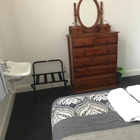 Lords Hotel - Grafton Accommodation 2