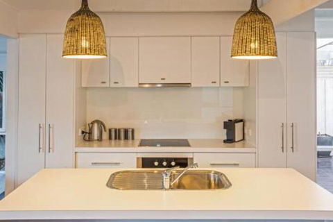Iona Beach House Cowes - Grafton Accommodation 4