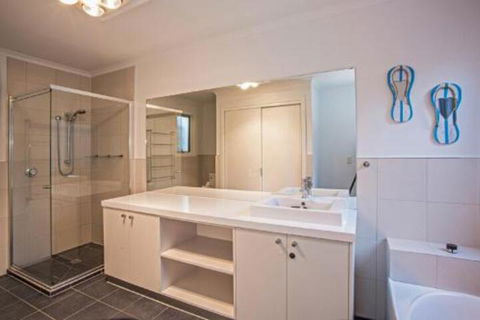 Iona Beach House Cowes - Grafton Accommodation 6