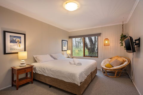 Absinthe - Grafton Accommodation 5