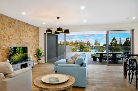 Belle Vue Penthouse At Black Beach - Grafton Accommodation 1