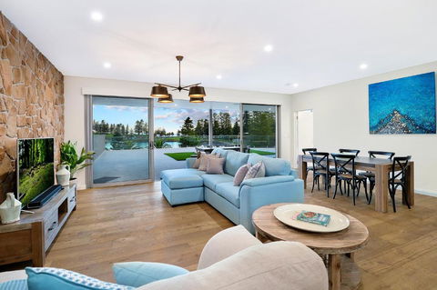 Belle Vue Penthouse At Black Beach - Grafton Accommodation 3