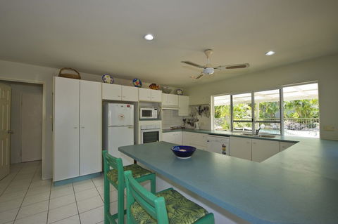 John's Tropical Island Home - Grafton Accommodation 1