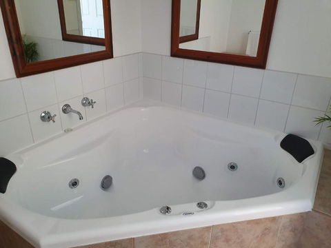 Chateau Bass - Grafton Accommodation 3