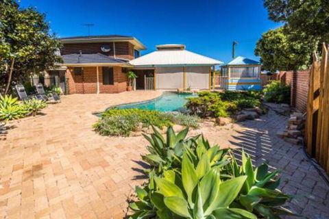Yanchep Beach Retreat - Grafton Accommodation 3