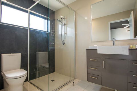 Magnum Serviced Apartments - Grafton Accommodation 6