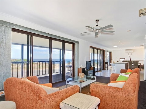 Beach House At Moana - Grafton Accommodation 5