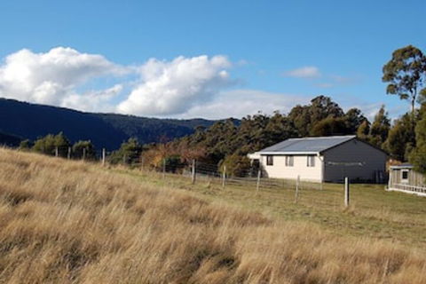 Engadine Cottage - Grafton Accommodation 0