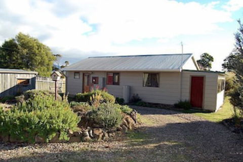 Engadine Cottage - Grafton Accommodation 4