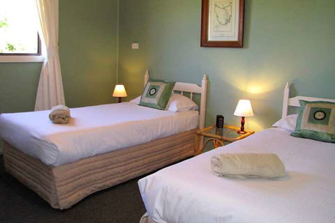 Engadine Cottage - Grafton Accommodation 2