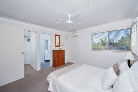 Sea Whispers - Grafton Accommodation 2