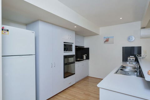 Sea Whispers - Grafton Accommodation 7