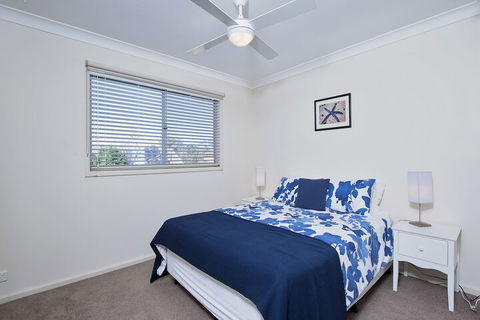 Sea Whispers - Grafton Accommodation 3