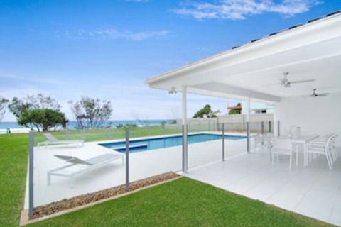 Sentosa At Tugun Beachfront Holiday Home - Grafton Accommodation 0