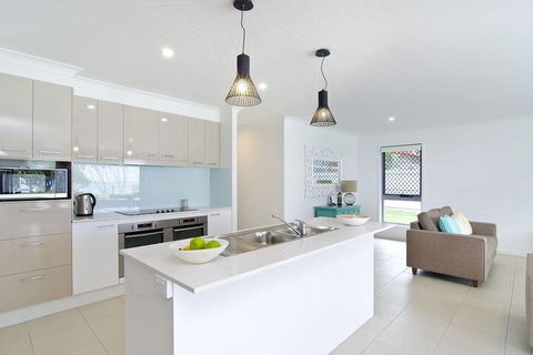 Sentosa At Tugun Beachfront Holiday Home - Grafton Accommodation 7