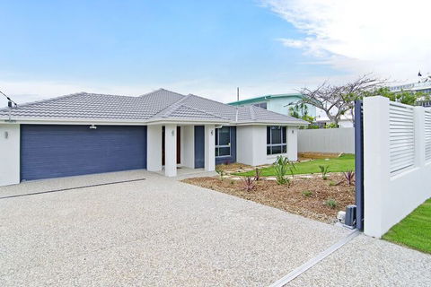 Sentosa At Tugun Beachfront Holiday Home - Grafton Accommodation 1