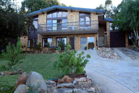 Alpine Apartment Great Location With Views Of Lake Jindabyne - Grafton Accommodation 0