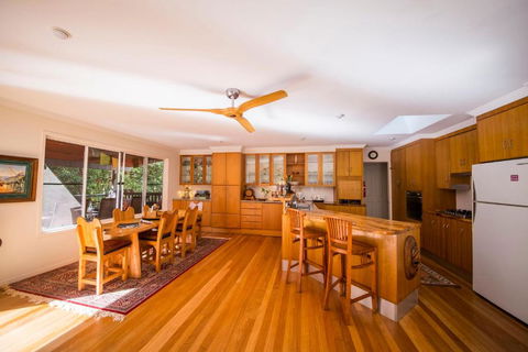 The Tree House. Treetop Living Near The Ocean Coolum Beach QLD Australia - Grafton Accommodation 3