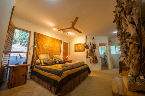 The Tree House. Treetop Living Near The Ocean Coolum Beach QLD Australia - Grafton Accommodation 5