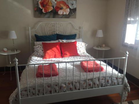 Art Deco Cottage - Grafton Accommodation 3
