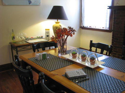 Art Deco Cottage - Grafton Accommodation 4
