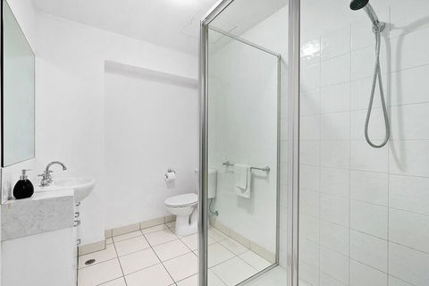LIZZI, Melbourne Studio Apartment - Grafton Accommodation 1