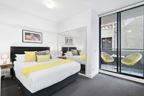 LIZZI, Melbourne Studio Apartment - Grafton Accommodation 0