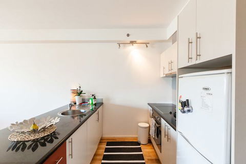 LANCE, 1BDR Melbourne Apartment - Grafton Accommodation 3