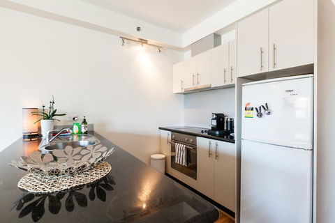 LANCE, 1BDR Melbourne Apartment - Grafton Accommodation 2