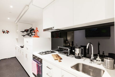CLARK, 1BDR Melbourne Apartment - Grafton Accommodation 3