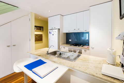 ALEXANDER, 2BDR South Melbourne House - Grafton Accommodation 1